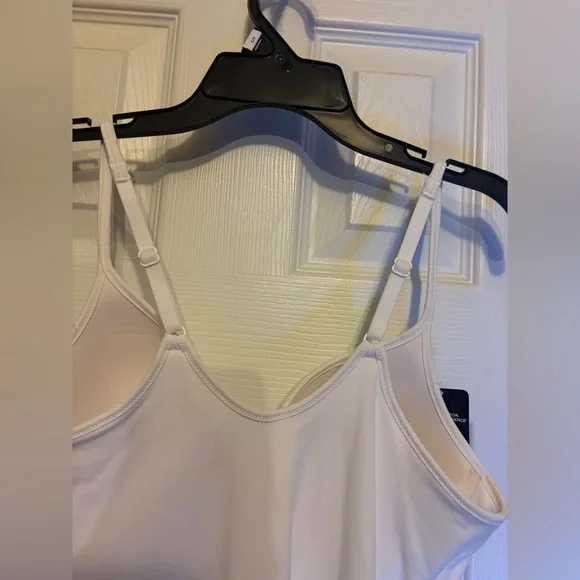 Maidenform Women's👩🏻Firm Control Tummy Shaping Wireless Foam Cami Sz S - Picture 8 of 12